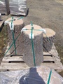 betonová imitace dřeva - betonový stůl - noha