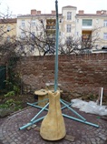 Zahradní betonový krb Čertova pec - Zdvihacím zařízením je umístění komínu odlehčená práce